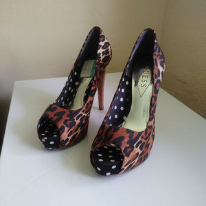 Guess Leopard Print Peep Toe Platform Pumps NWT